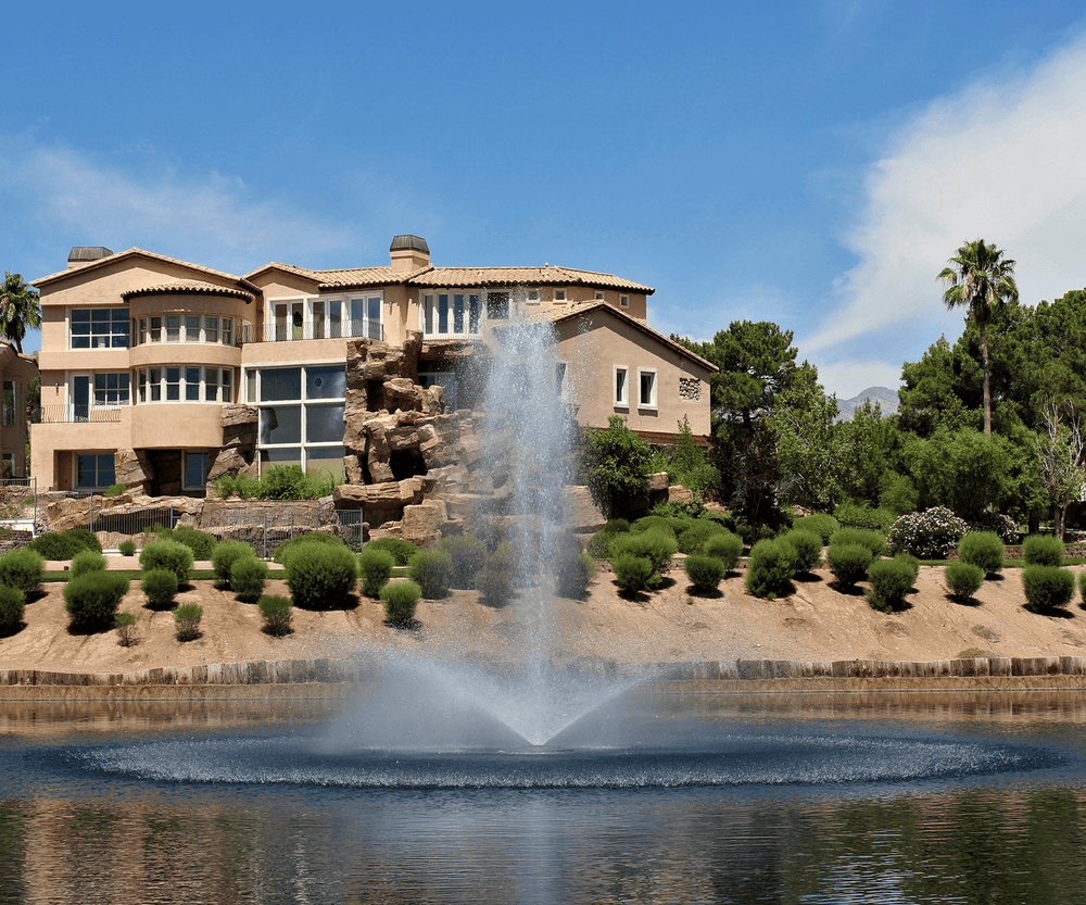 1 HP Kasco J-Series fountain with Linden nozzle operating in a landscaped pond.